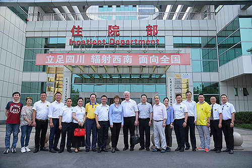 圖為賈勇會長及古德龍會長一行在四川省八一康復(fù)中心 圖為賈勇會長及古德龍會長一行在四川省八一康復(fù)中心