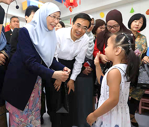 圖為馬來西亞副總理旺·阿茲莎訪問中國殘聯(lián) 圖為馬來西亞副總理旺·阿茲莎訪問中國殘聯(lián)