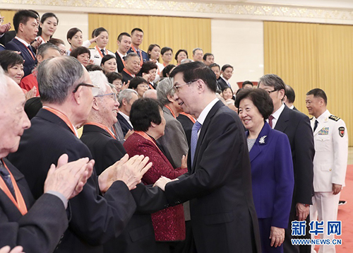 9月25日，“最美奮斗者”表彰大會在北京舉行。中共中央政治局常委、中央書記處書記王滬寧會見受表彰人員和親屬代表?！⌒氯A社記者 丁海濤 攝