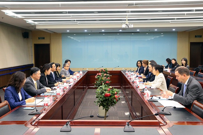 圖為中國(guó)殘聯(lián)主席程凱會(huì)見(jiàn)聯(lián)合國(guó)亞太經(jīng)社會(huì)執(zhí)秘阿里沙赫巴納 圖為中國(guó)殘聯(lián)主席程凱會(huì)見(jiàn)聯(lián)合國(guó)亞太經(jīng)社會(huì)執(zhí)秘阿里沙赫巴納